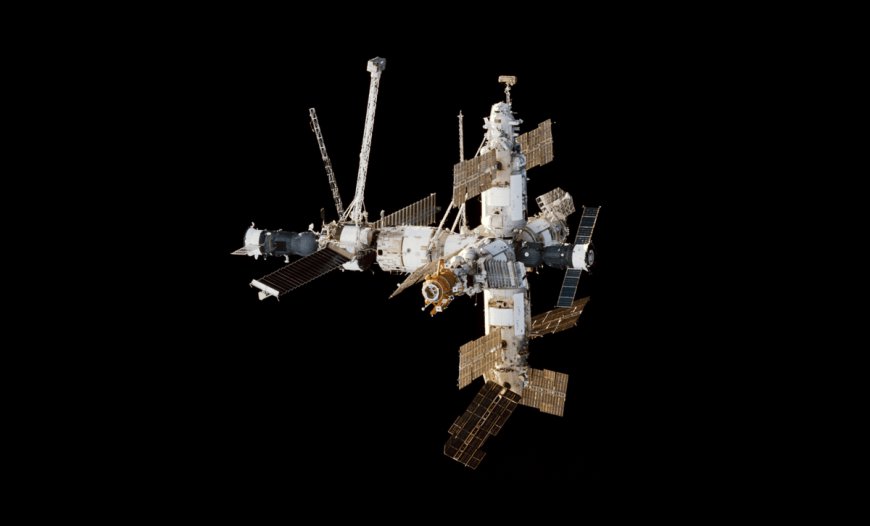 The 1986 Soviet Space Mission That's Never Been Repeated: Mir To Salyut And Back Again