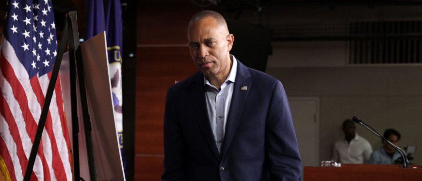 Hakeem Jeffries Apparently Has A History Of Photoshopping His Instagram Pictures