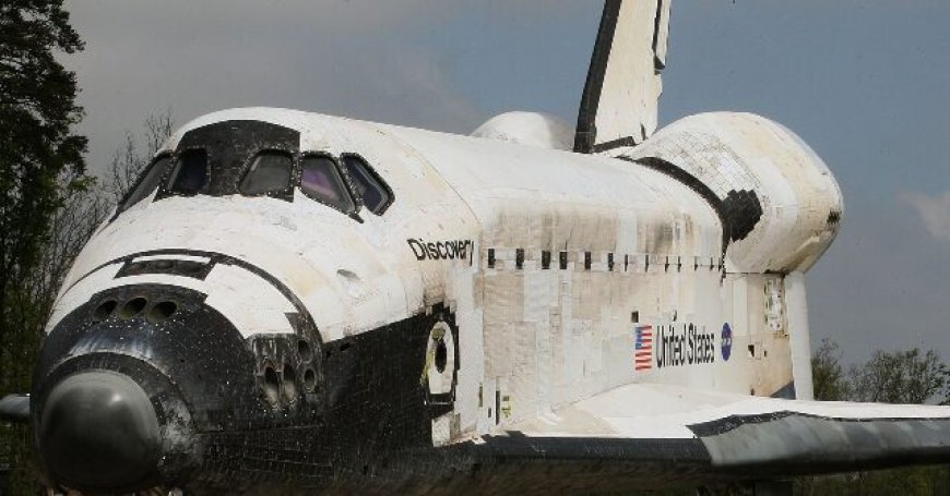 'Houston, We Have a Problem:' Dick Durbin Calls Plan to Move Space Shuttle to Texas a 'Heist'
