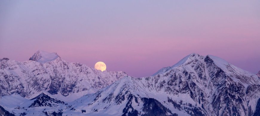 Why Doesn’t Moonrise Shift By The Same Amount Each Night?