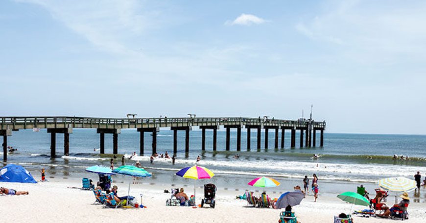 VIDEO: Beachgoers Shocked When Three People Are Hit by Lighting at Florida Pier
