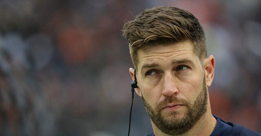 PHOTO: Social Media Lights Up Over Jay Cutler's Hunting Photo of Harvested Sable Antelope