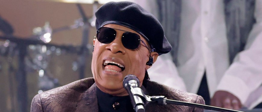 Stevie Wonder Responds To Rumors About His Blindness Onstage