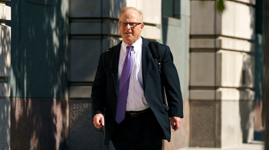 Epstein lawyer: Bondi, Trump not withholding client list