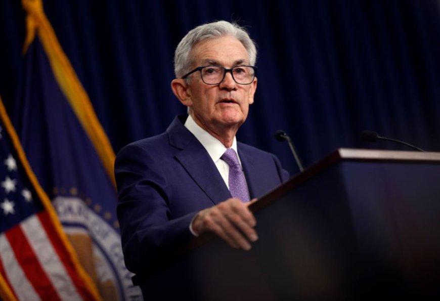 Republicans divided over Powell's fate