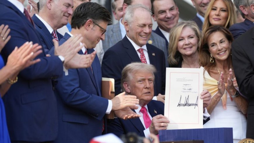 Most think GOP tax bill will help wealthy, harm the poor: Survey