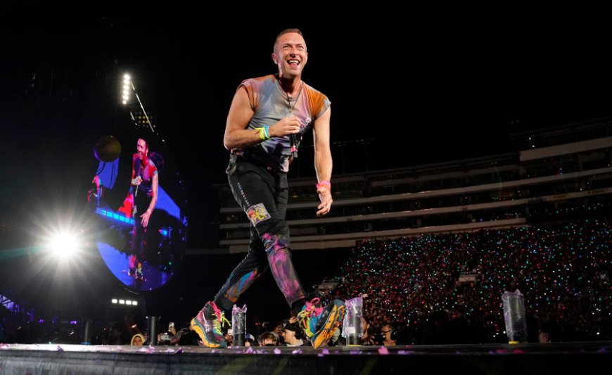 Lawmakers join Coldplay kiss cam meme craze