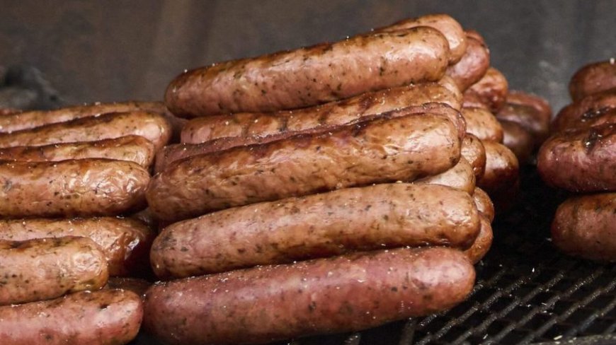 More than 24,000 pounds of chicken sausage recalled after customers find plastic in food