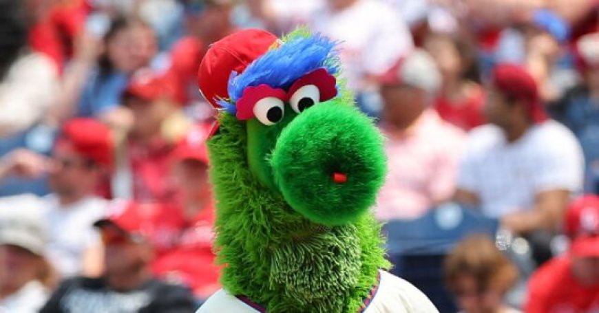 VIDEO: Phillie Phanatic Roasts Astronomer CEO, HR Chief Coldplay Kiss Cam Ordeal