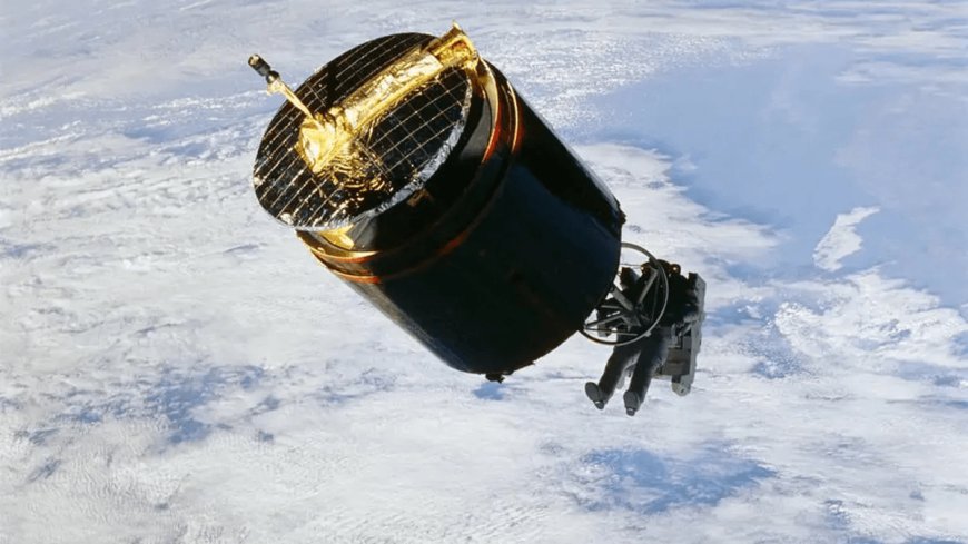 A Daring NASA Astronaut Once Flew Untethered To Capture A Satellite, And The Footage Says It All