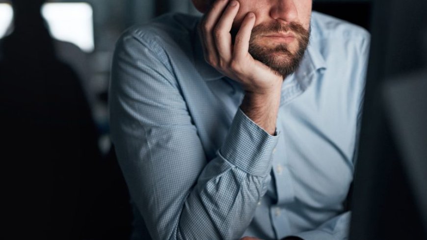 'Quiet cracking' is the newest term for a workplace problem — and it’s 'pretty pervasive,' expert says
