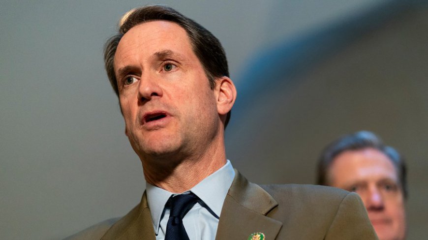 Himes: White House warning of 'massive market reaction' if Trump fires Powell