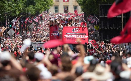 Carolina Hurricanes hit the streets, coach Rod Brind'Amour goes tarps off at Stanley Cup parade