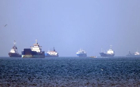Trump Threatens Hormuz Tolls if Peace Deal Fails