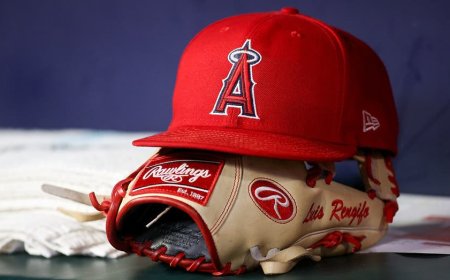 17-year-old MLB prospect swipes eight bases in minor league game