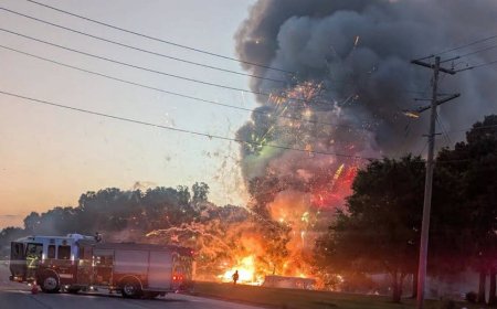 Responders put out explosive blaze at fireworks stand in Oklahoma