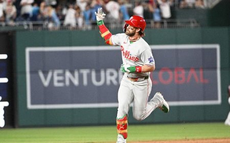 Bryce Harper responds to vulgar chants from National fans with a home run and a gesture during his trot