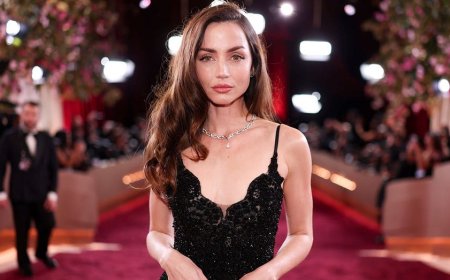 Ana de Armas stuns in bikini during sizzling summer getaway