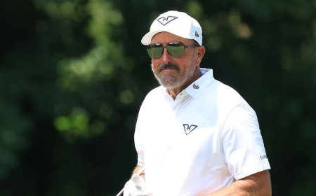 Phil Mickelson accused of showing nude photo to pro golfer's ex-wife: 'Come see me'