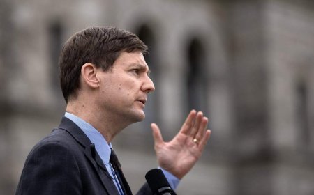 B.C. premier visiting China to pitch LNG project as province’s ‘really big fish’