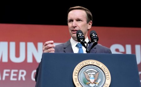 Chris Murphy dodges questions about Dem socialist's controversial remarks while pushing party's 'big tent'