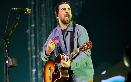 Rock star forced to issue plea after shocking incident at Philadelphia tour stop