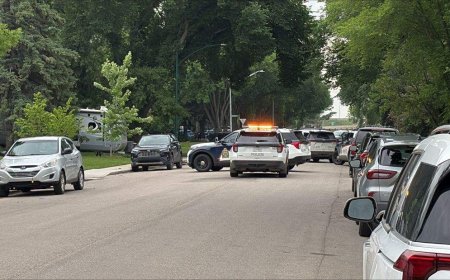 Saskatoon police engaged in standoff, asking drivers to avoid block of Melrose Avenue