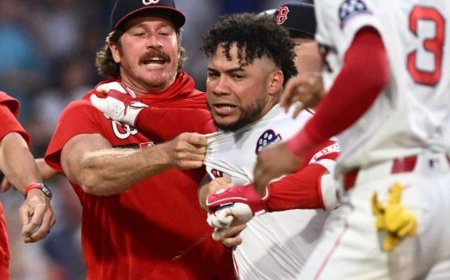 Willson Contreras at the center of benches-clearing scuffle, throws helmet at Nationals pitcher