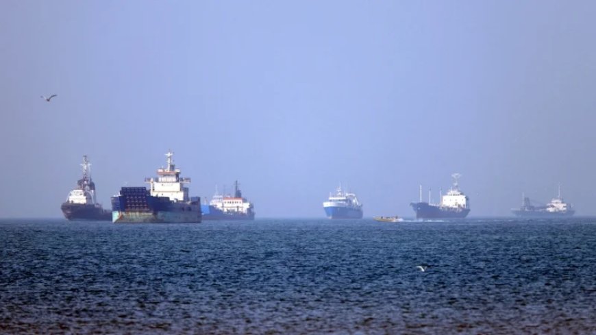 Trump Threatens Hormuz Tolls if Peace Deal Fails