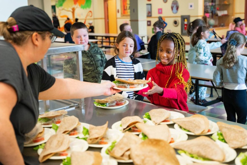 Nova Scotia school lunch program expanding to high schools this fall