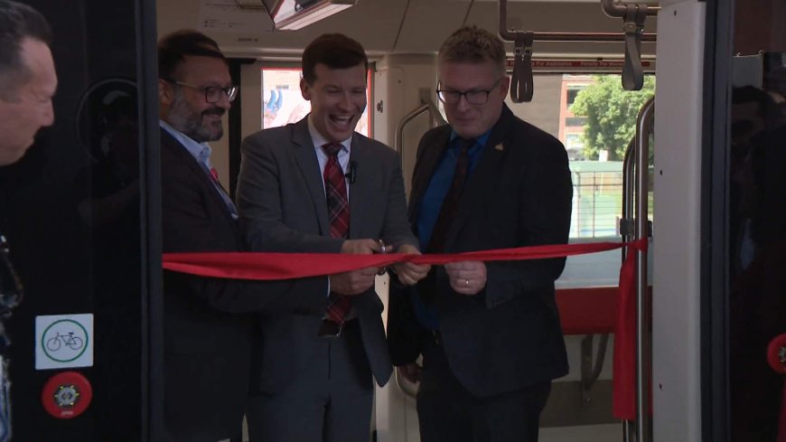 Calgary Transit unveils new light rail vehicles that go into service this week