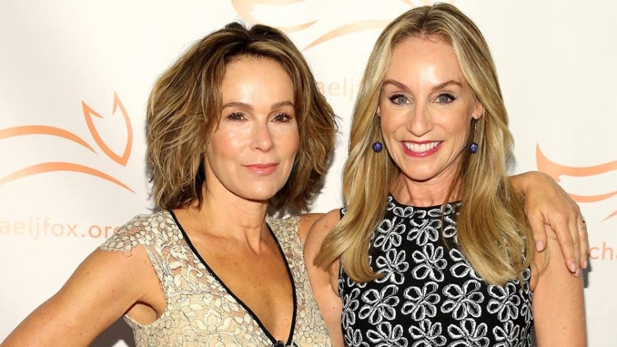 Jennifer Grey, Tracy Pollan go topless in throwback photo as fans gush over 'shredded' looks