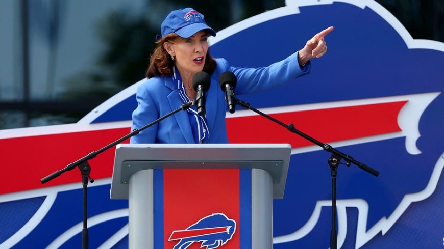 NY Governor Kathy Hochul tries to get Bills chant going at new stadium, completely fails