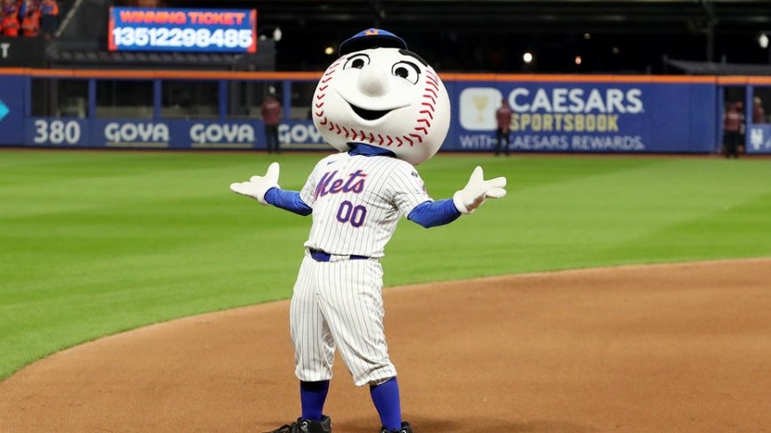 Mets reporter dissects team's miserable season while Pride Night Mr. Met dances behind him
