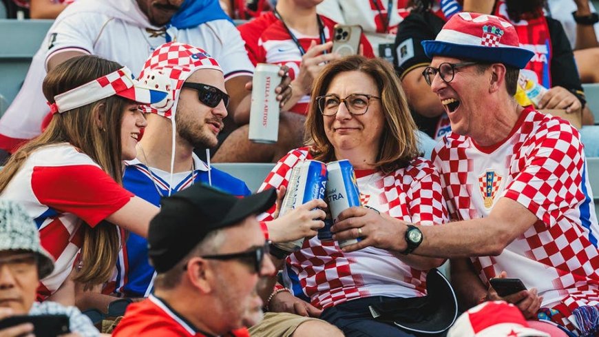 Croatian World Cup fans take over Philadelphia and invade some couple's wedding photos