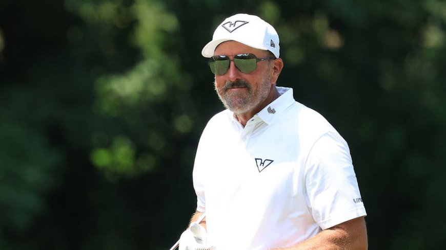 Phil Mickelson accused of showing nude photo to pro golfer's ex-wife: 'Come see me'