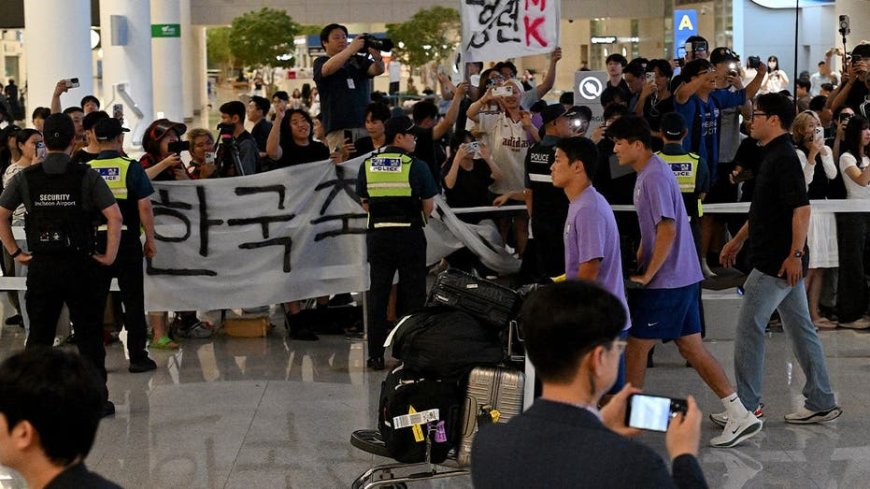 South Korean soccer team gets booed during their early morning return from disastrous World Cup