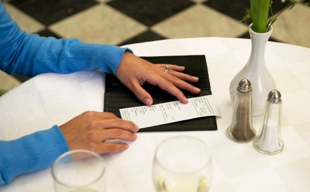 Automatic tip or service charge? New state law requires restaurants to tell diners before they order