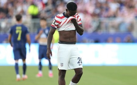 Alexi Lalas rips referees after Folarin Balogun red card in Team USA win: 'An absolute joke'