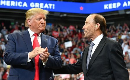 Lee Greenwood says he's 'very proud' to stand next to Trump during America's 250th celebration