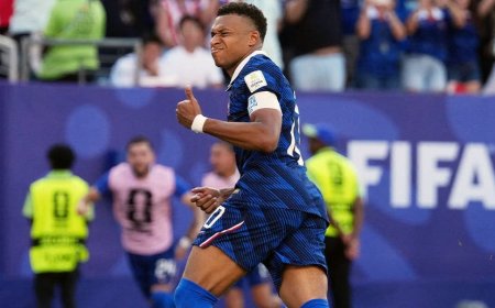 Kylian Mbappé's seventh goal of the World Cup lifts France past Paraguay in physical Round of 16 match