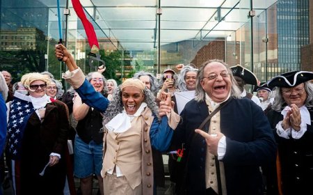 Black Woman Wins Benjamin Franklin Lookalike Contest