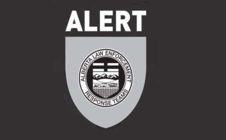 2 people charged after police seize drugs, firearms in Fort McMurray, Alta.