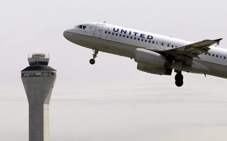 United Airlines to face lawsuit over sale of ‘window seats’ with no windows
