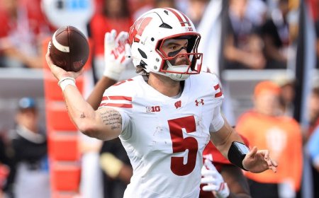 Wisconsin football team gets uniform reveal for matchup against Notre Dame at Lambeau Field