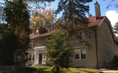 B.C. woman’s petition aim to stop funding home of federal opposition leader
