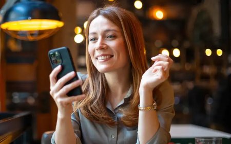 AI is changing modern dating, but experts warn it's making people 'relationally stupid'