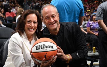 Kamala Harris attends Los Angeles Sparks game, gives an insufferable, uninspiring speech to the team