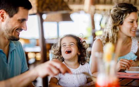 Restaurant owner says dining room is 'not a playground' as etiquette experts weigh in on viral debate