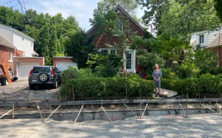 Montreal woman says roadwork leaves homes cut off, unable to leave by car
